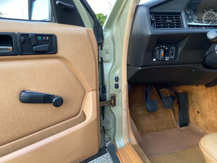Детали интерьера Mercedes-Benz 190 D (W124) 1984 года  (NA) (фото 143 из 240)